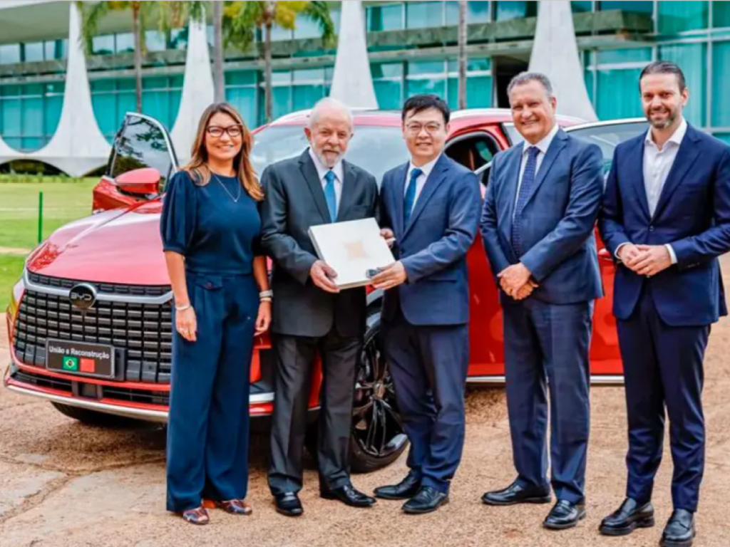  CEO BYD Wang Chuanfu inauguração fábrica Camaçari Lula 2025