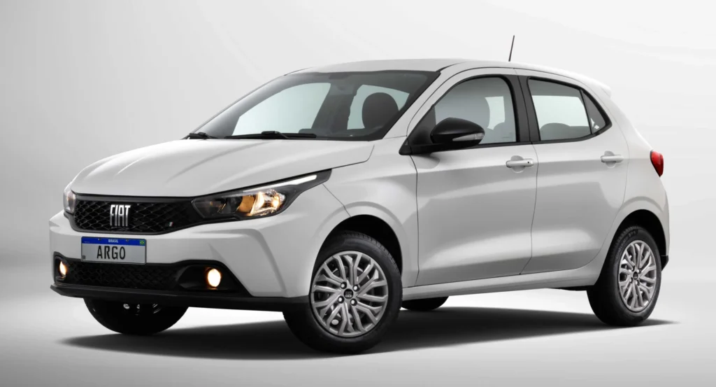 Fiat Argo Drive 1.3 CVT 2026 de frente com destaque para o novo design com faróis LED